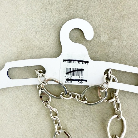 NWT Urban Outfitters Silver Thin Oval Chain Necklace - Picture 3 of 4